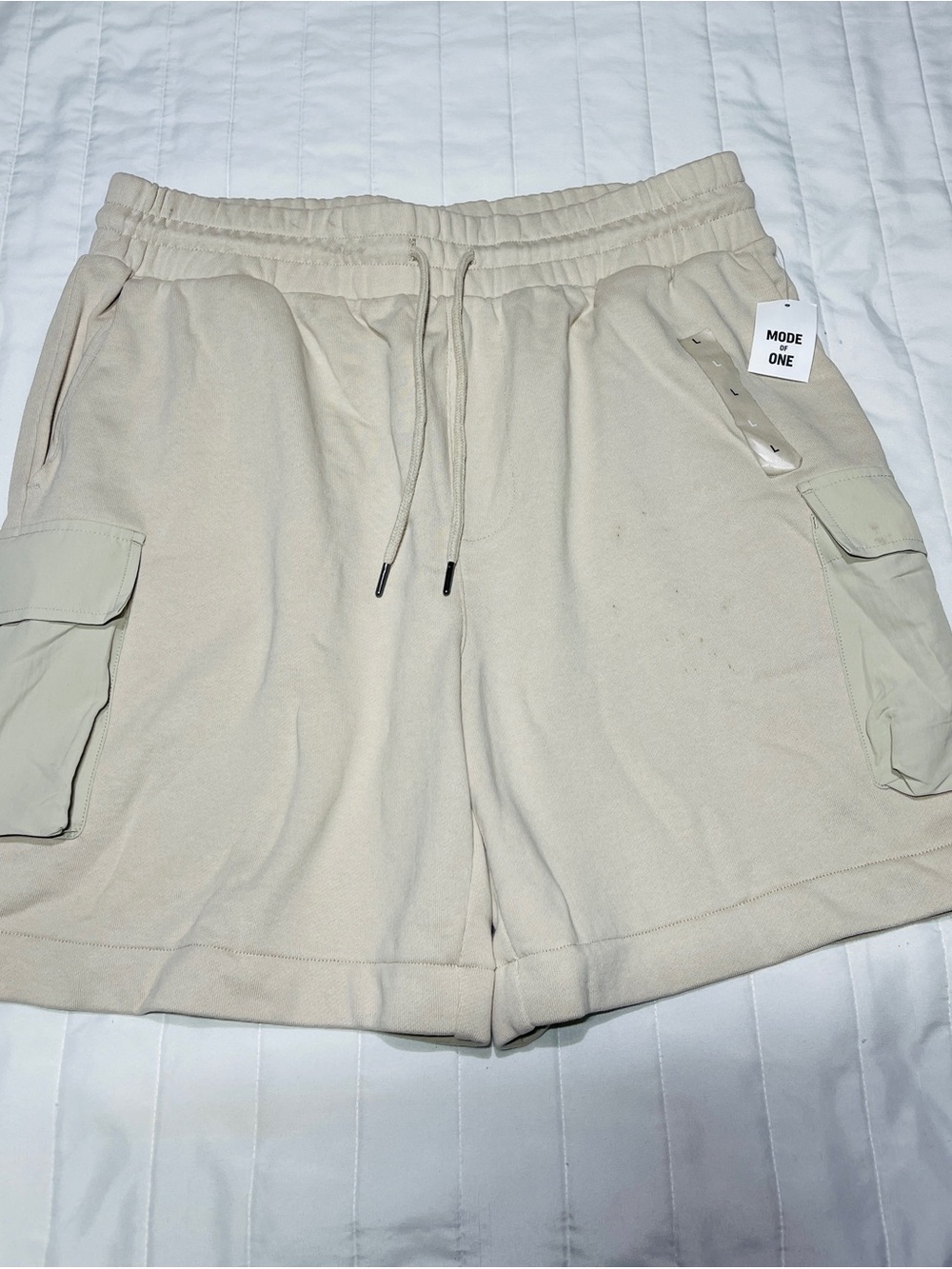 Men’s Cream Cargo Shorts with Utility Pockets